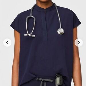 Figs Rafaela navy scrub top